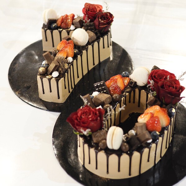 Cake monogram sales